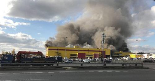 Пожар на складе “Синдика”. 8 октября 2017 г. Фото: портал Москва 24 https://www.m24.ru