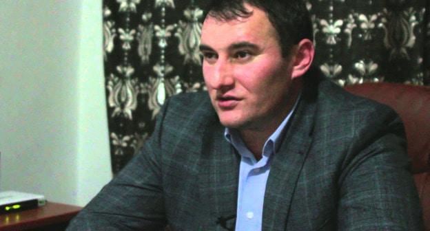 Заурбек Садаханов. Кадр из видео пользователя Кавказская Политика https://www.youtube.com/watch?v=KEZpPaKATFE