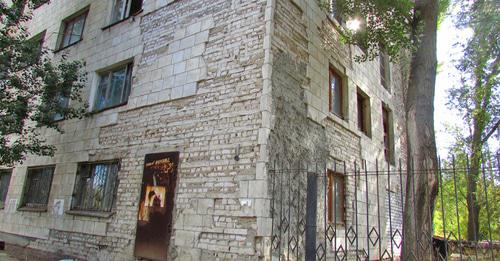 Реконструкция здания общежития №7 приостановлена уже несколько лет. Фото Вячеслава Ященко для "Кавказского узла"