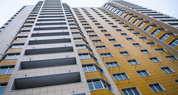 Многоэтажный дом. © Фото Елены Синеок, Юга.ру