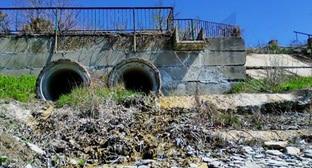 Сброс канализации в реку Озерейка. Фото http://bloknot-novorossiysk.ru