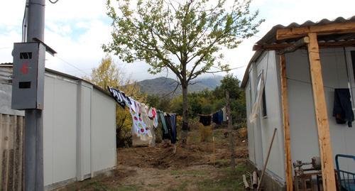 Дома быстрой сборки в вынужденных переселенцев в Алашане. Мартакертский район Нагорного Карабаха. 13 октября 2017 год