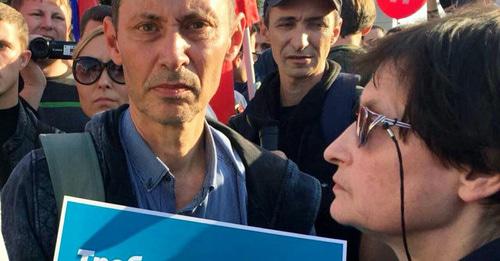 Леонид Санкин (слева) во время пикета 7 октября 2017 года. Фото Константина Волгина для "Кавказского узла"