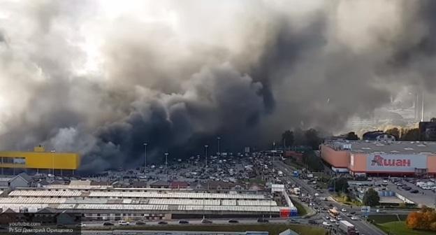 Пожар в ТЦ "Синдика" в Москве. Фото: стоп-кадр видео https://www.youtube.com/watch?time_continue=2&v=6HWNAceEIng