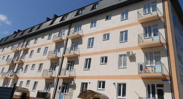 Дом, в котором выдали квартиры детям-сиротам в Нальчике. Фото Людмилы Маратовой для "Кавказского узла"