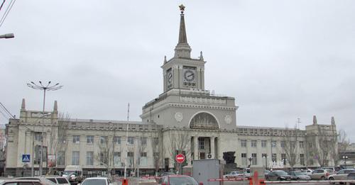 Часы на башне вокзала в Волгограде. Фото Вячеслава Ященко для "Кавказского узла"