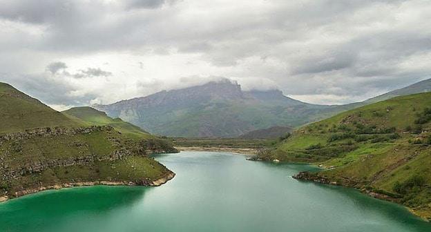 Озеро Гижгит. Кадр из видео пользователя Letyuch https://www.youtube.com/watch?v=F9D3GdbSxts
