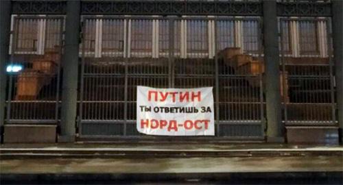 Баннер, вывешенный у здания Белого дома Фото https://twitter.com/navalnylive