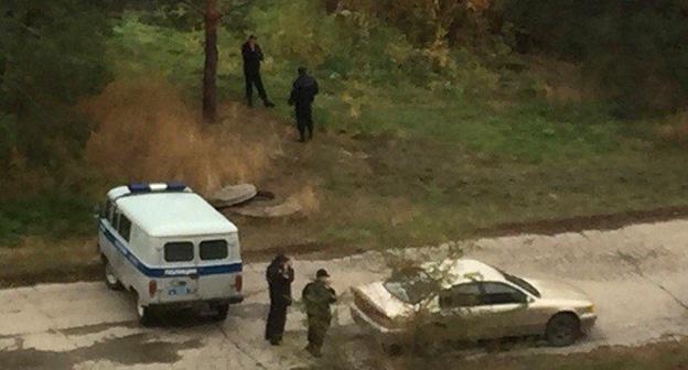 Следственные действия по делу об убийстве двух  девушек в Волжском. Фото Анастасия Сергиенко,   http://bloknot-volgograd.ru/news/aleksandr-maslennikov-pokazhet-na-meste-kak-ubival-898100 