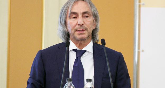 Умар Джабраилов. Кадр из видео пользователя Моя Столица
https://www.youtube.com/watch?v=g8_nNnME1co