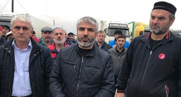 Акция протеста водителей-дальнобойщиков состоялась у таможенного пункта на границе Дагестана и Азербайджана. 31 октября 2017 г. Фото Патимат Махмудовой для "Кавказского узла"