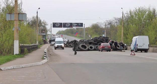 Блокпост на въезде в Краматорск, апрель 2014 года. Фото: Грэм Филлипс https://ru.wikipedia.org