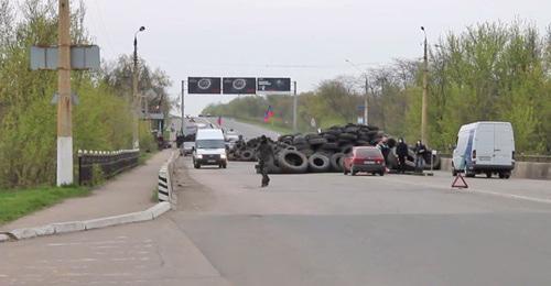 Блокпост на въезде в Краматорск, апрель 2014 года. Фото: Грэм Филлипс https://ru.wikipedia.org