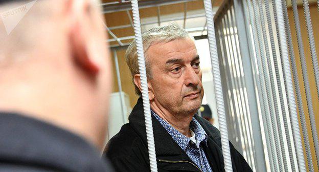 Даур Барганджи на заседании суда. Фото  Sputnik. Илья Питалев
http://sputnik-abkhazia.ru/world/20171025/1022228181/zaderzhannyj-v-moskve-eks-chinovnik-iz-abxazii-otricaet-xishhenie-deneg-u-etusha.html