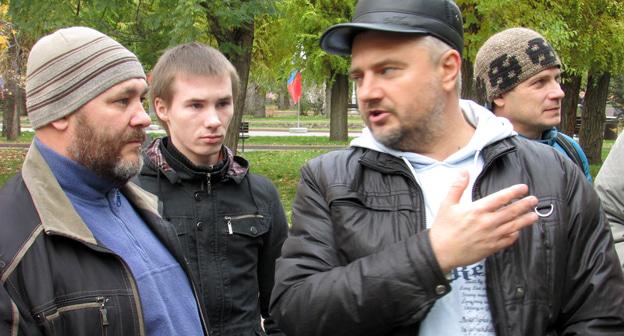 Справа Анатолий Болтыхов один из инициаторов шествия в защиту Конституции в Волгограде. Фото Вячеслава Ященко для "Кавказского узла" 
