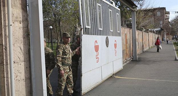 Военный госпиталь в Армении. Фото © Sputnik/ Арам Нерсисян https://ru.armeniasputnik.am/karabah/20171106/9340762/ranenyj-v-karabahe-voennosluzhashchij-nahoditsya-v-krajne-tyazhelom-sostoyanii.html
