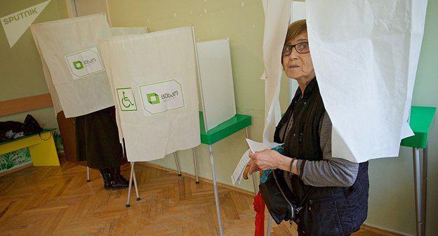 Выборы в Грузии. Фото  Sputnik / Alexander Imedashvili
 https://sputnik-georgia.ru/politics/20171112/238141493/V-Gruzii-zavershilsja-vtoroj-tur-vyborov-mjerov-idet-podschet-golosov.html