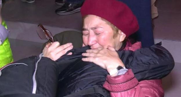 Встреча членов семей боевиков в аэропорту Грозного. Фото: стоп-кадр видео https://www.instagram.com/p/BbcngYfHsgk/?taken-by=kadyrov_95