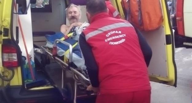 Эвакуация пострадавших при пожаре в Сочи 14 ноября 2017 года. Фото: Светлана Кравченко для "Кавказского узла". 