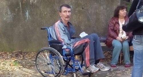 Инвалид, житель сгоревшего общежития Фото Светланы Кравченко для "Кавказского узла"