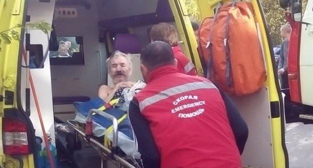 Пострадавший во время пожара. Сочи, 14 ноября 2017 г. Фото Светланы Кравченко для "Кавказского узла"