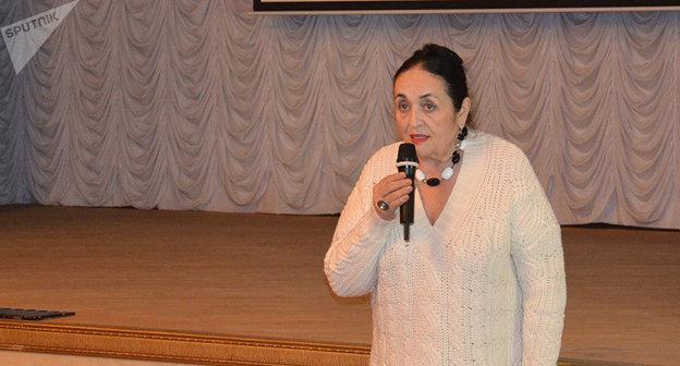 Сулиета Кусова перед показом на  XI Северо-Кавказском открытом фестивале кино и телевидения "Кунаки". . Фото © Sputnik. Амра Амичба
http://sputnik-abkhazia.ru/Abkhazia/20171115/1022413759/kunaki-otkrylis-bolee-50-filmov-pokazhut-na-festivale-v-suxume.html