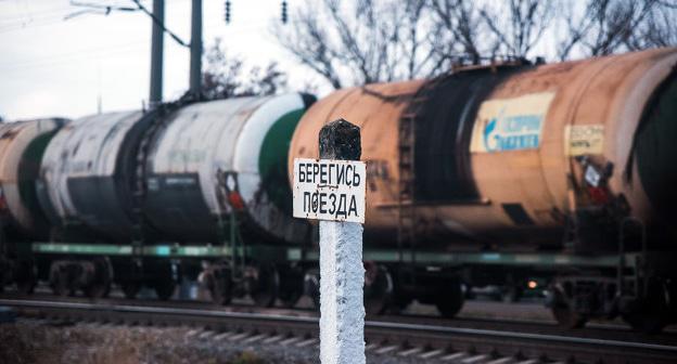 Товарный поезд. Фото Елены Синеок, Юга.ру