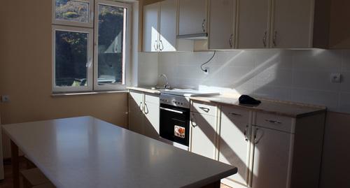 Новые дома для многодетных семей фонд «Айастан»  предоставляет с обставленной мебелью во всех комнатах  Фото Алвард Григорян для "Кавказского узла"