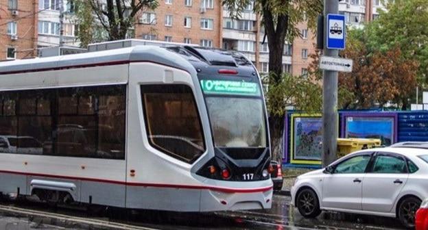 Авария на пересечении проспекта Ворошиловского и улицы Максима Горького в Ростове-на-Дону. Фото  http://bloknot-rostov.ru/news/rogatyy-monstr-protaranil-passazhirskuyu-marshrutk-905600?sphrase_id=443641