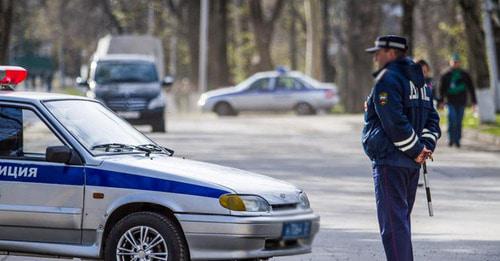 Сотрудник ДПС. Фото: Денис Яковлев / Югополис