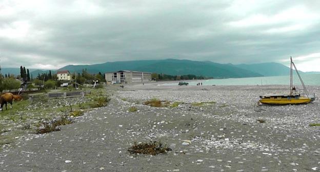 Пляж в Абхазии. Фото: Анны Грицевич для "Кавказского узла"