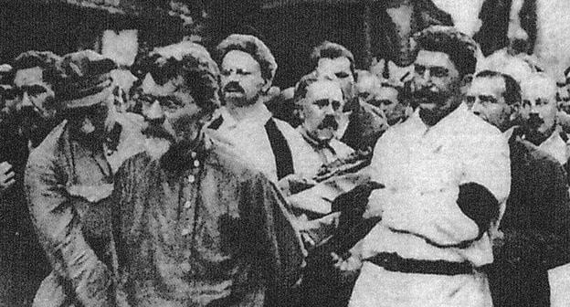 Большевистские лидеры на похоронах Феликса Дзержинского. Москва, июль 1926 г.  Фото: общественное достояние https://ru.wikipedia.org