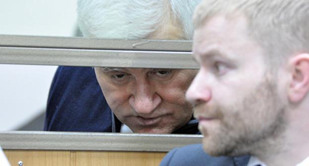 Саид Амиров в зале суда. Справа - его адвокат. Фото Олега Пчелова для "Кавказского узла"