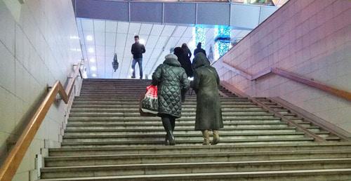 Пешеходный переход на станции Профсоюзная. Волгоград. Фото Татьяны Филимоновой для "Кавказского узла"