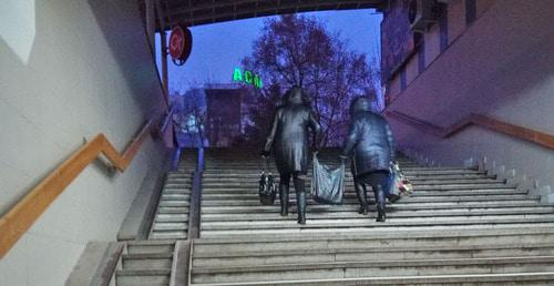 Пешеходный переход на станции Профсоюзная. Волгоград. Фото Вячеслава Ященко для "Кавказского узла"