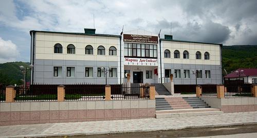 Администрация Шатойского района Чечни. Фото http://shatoy-chr.ru/index.php/sample-sites-2