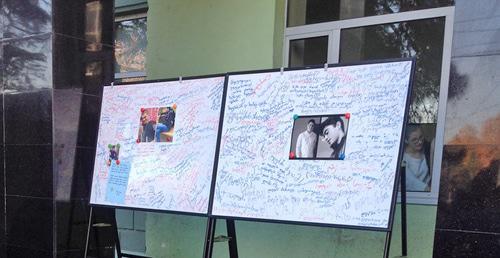 Мемориал по погибшим школьникам около школы №51. Тбилиси, 4 декабря 2017 года. Фото Галины Готуа для "Кавказского узла"