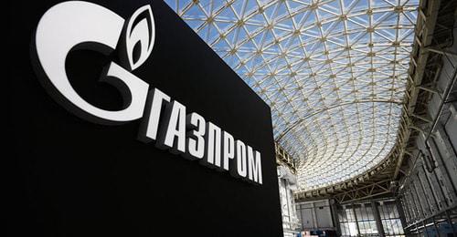 Стенд с логотипом компании "Газпром". Фото © Sputnik / Максим Блинов