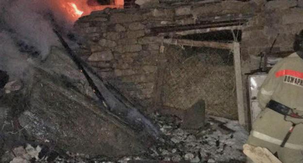 Пожар в селе Кванкеро. Дагестан, 10 декабря 2017 г. Фото: пресс-службе ГУ МЧС по Республики Дагестан