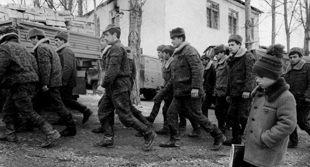 Азербайджанские солдаты во время войны, 1992—1993 годы. Фото: Ilgar Jafarov https://ru.wikipedia.org