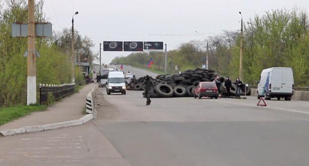 Пункт проверки самообороны в Краматорске. Лето 2014 г. Фото: Грэм Филлипс https://ru.wikipedia.org