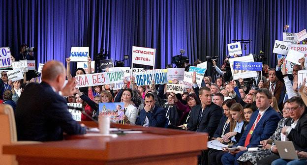 Владимир Путин во время пресс-конференции. 14 декабря 2017 г. Фото: Пресс-служба Президента России kremlin.ru/