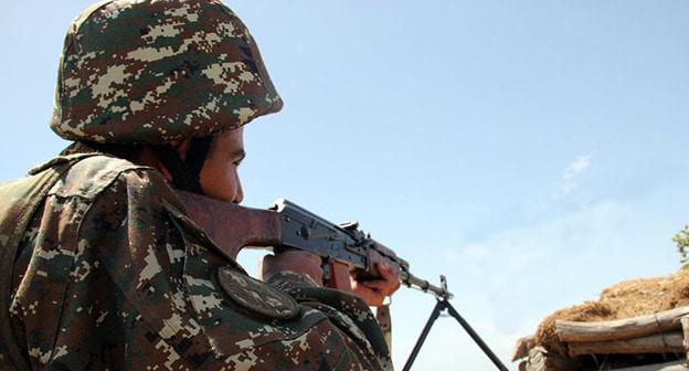 Военнослужащий армянской армии на боевой позиции. Фото © Sputnik/ David Galstyan