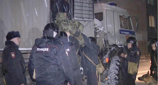 Группа конвоирования. Фото пресс-службы Национального антитеррористического комитета http://nac.gov.ru/antiterroristicheskie-ucheniya/pod-rukovodstvom-operativnogo-shtaba-v-evreyskoy.html#