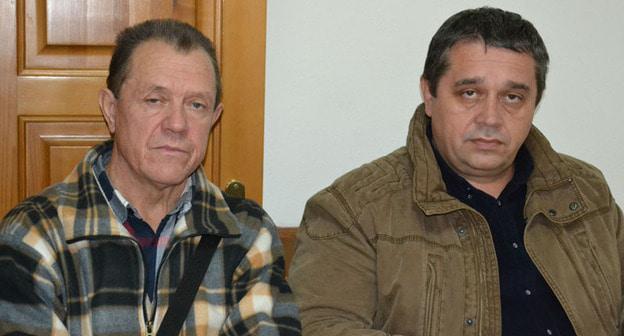 Подсудимый пенсионер Юрий Малыгин (справа) со своим адвокатом Михаилом Охрименко. Фото Светланы Кравченко для "Кавказского узла"