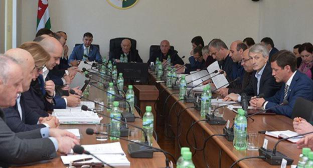 Заседание парламента Абхазии. Фото Томас Тхайцук / Sputnik