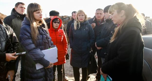 Встреча представителей властей с инициативной группой жителей Светлоярского района 29 декабря. Фото пресс-службы администрации Волгоградской области. http://oblkompriroda.volgograd.ru/current-activity/cooperation/news/171625/