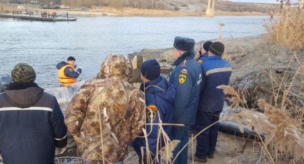 Ремонт водопровода в Белой Калитве. Фото: пресс-служба МЧС http://61.mchs.gov.ru/operationalpage/operational/item/6324985/