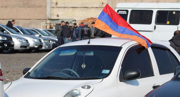В Армении, по данным полиции, порядка 32 тысяч "праворуких" авто. Ереван, 12 января 2018 г. Фото Тиграна Петросяна для "Кавказского узла"