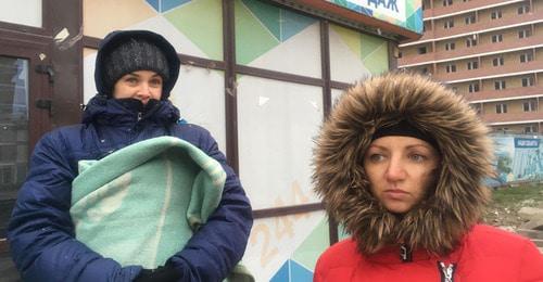 Дольщики ЖК «Территория счастья» возле закрытого офиса продаж. Краснодар, 12 января 2017 г. Фото Анны Грицевич для "Кавказского узла"